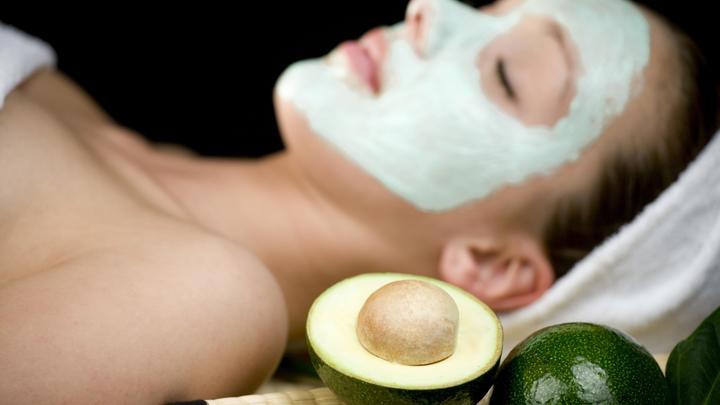 Маски для лица в домашних условиях: Врач назвала пять лучших продуктов