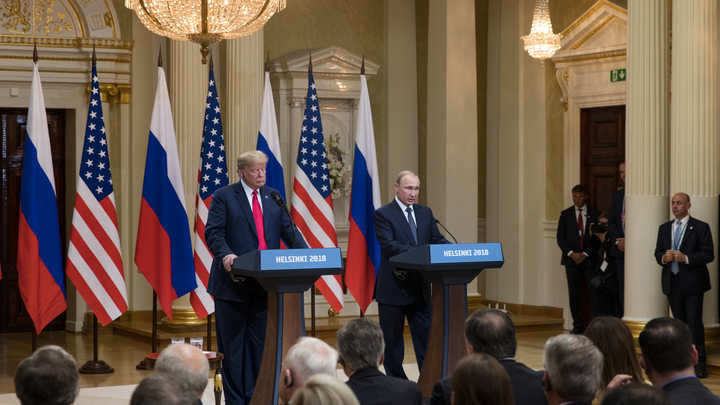 Daily News изобразила Трампа убийцей Дяди Сэма ради Путина