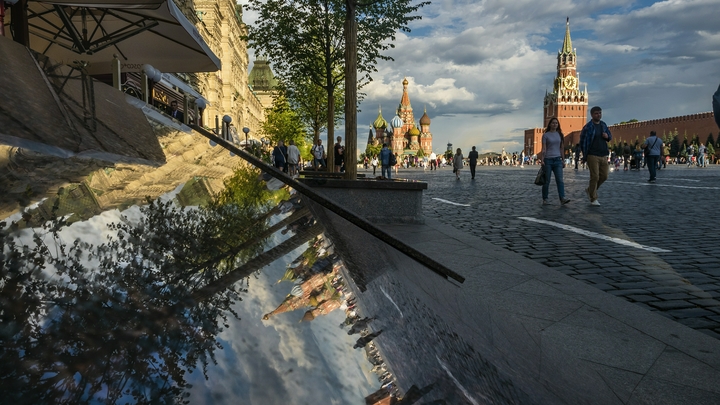 Все в Москву: На организацию туристических поездок для старшего поколения выделят гранты