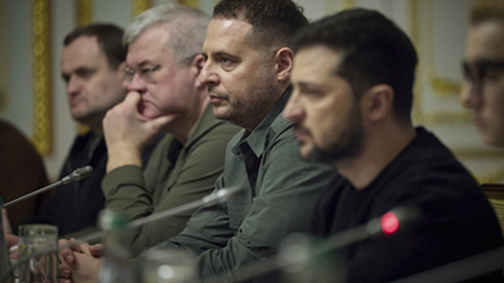 Серый кардинал Украины провернул новый фокус с наступом. Крайним сделают Зеленского