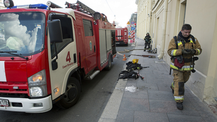 В Новосибирске из-за задымления эвакуировали кафе и офисы на улице Писарева