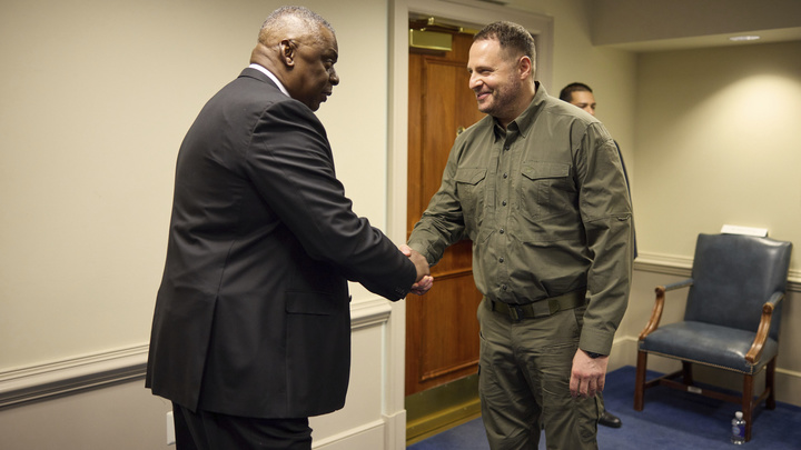 Осталось 30 метров. Глава офиса Зеленского намекнул на скорый конец войны