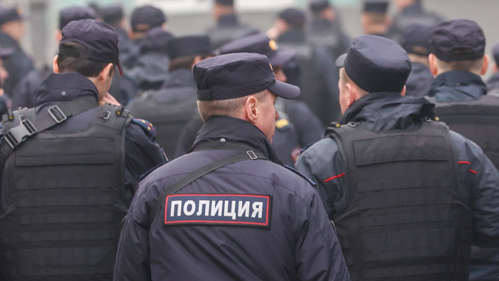 В Кемерове полиция поймала на рынке 27 мигрантов и привела их в военкомат