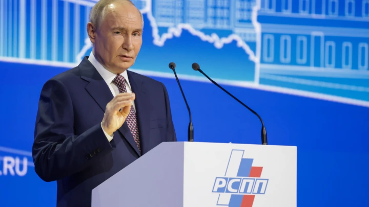 Владимир Путин призвал повысить качество жизни людей в Арктике