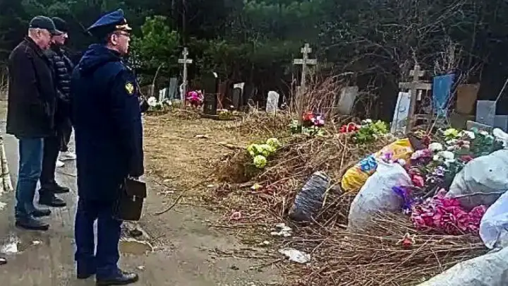 Свалка у могил: прокуратура обязала очистить кладбище, где хоронят героев СВО