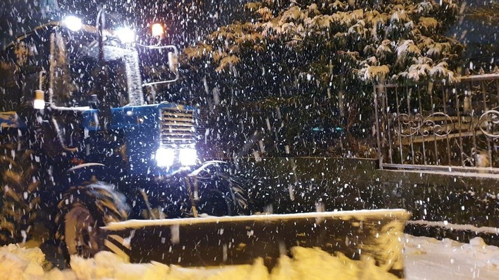 Пока реверс, восстановление – потом: В Сочи из-за снега оползень разрушил дорогу