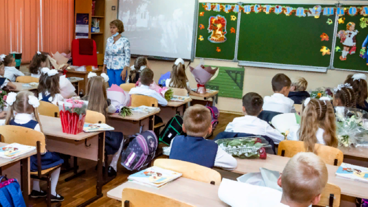 Оскорбляла и упоминала семейные конфликты: В Екатеринбурге педагог-психолог нагрубила ученикам