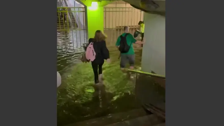 Ливень в Москве: где что затопило, где не ходит транспорт, видео