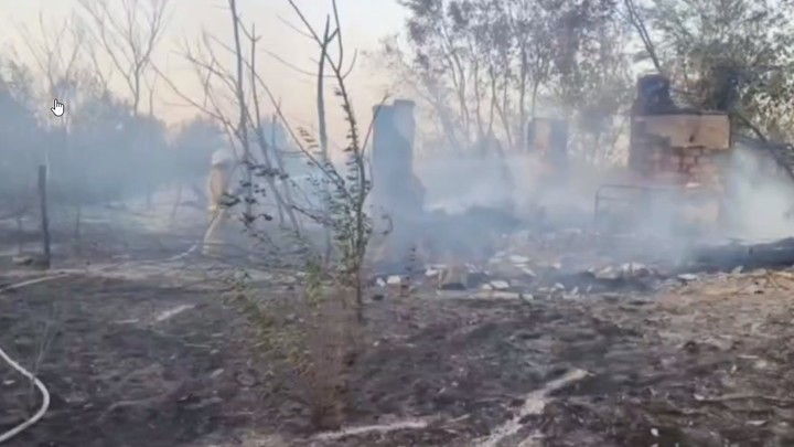 В селе Журавка Воронежской области огнеборцы потушили крупный пожар