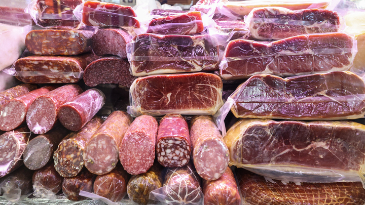 Онколог рассказал, какие продукты способствуют развитию рака желудка