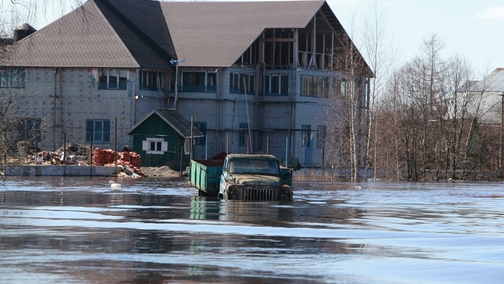Во Владимирской области затопило 299 приусадебных участков, шесть дорог и четыре моста
