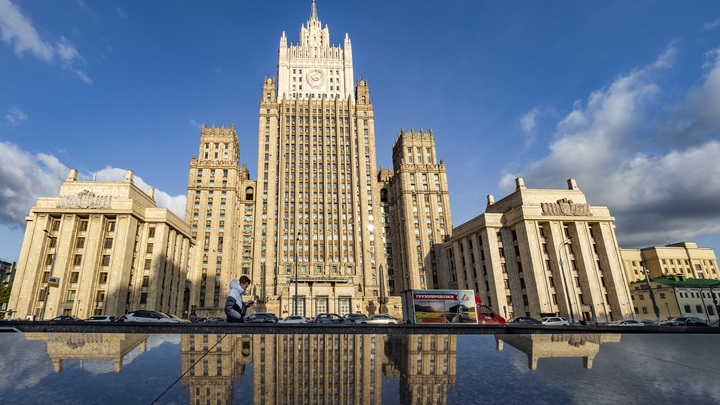 Румыния высылает более 50 сотрудников посольства России: МИД пообещал ответ