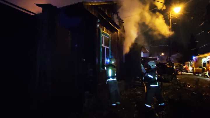 В Екатеринбурге сгорел один из последних частных домов в районе Автовокзала