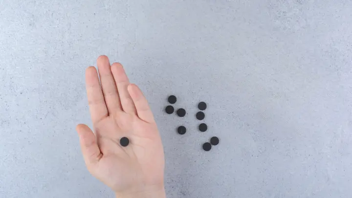 Врач Малышева пристыдила гостью шоу за прием активированного угля при кишечной инфекции