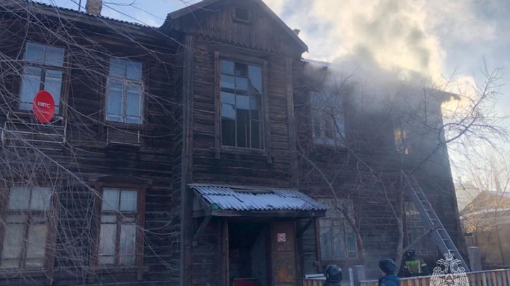 Пожар в бараке Читы заставил жителей эвакуироваться