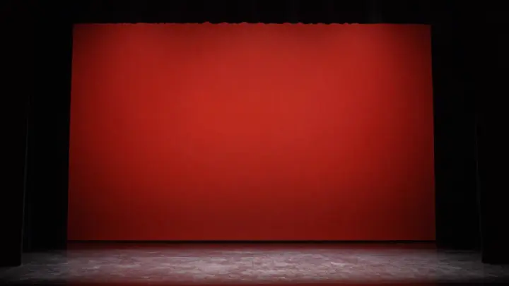 Хабалки!: зрители в Европе осудили спектакль Машковой и Хаматовой