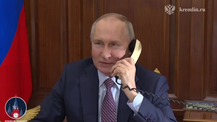 Путин прервал заседание Совета и побеседовал с девочкой-журналистом «Елки желаний»