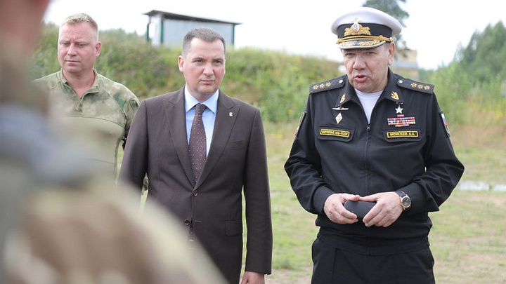 Глава Архангельской области вместе с командующим Северным флотом посетили полигон, где учат военных