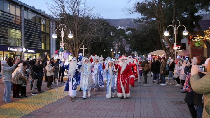 Шествие Дедов Морозов устроят в Геленджике