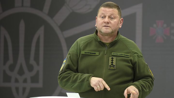 Залужный после истерики в Раде связался с начальником из НАТО