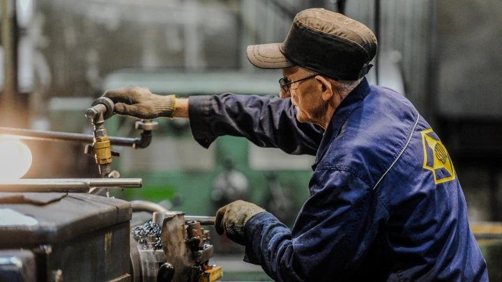 День машиностроителя: поздравления в стихах и прозе