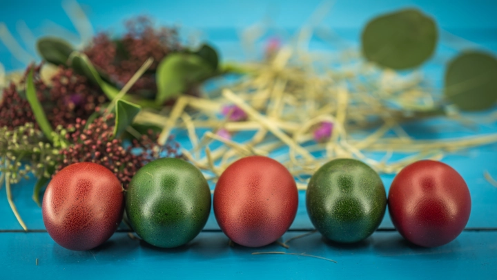 Стал известен самый экологичный и модный способ покраски яиц в этом году