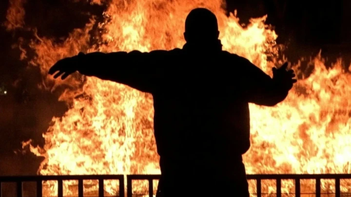 Люди кричат о помощи, подъезд рискует обвалиться: Взрыв в многоэтажке в Москве. Что известно