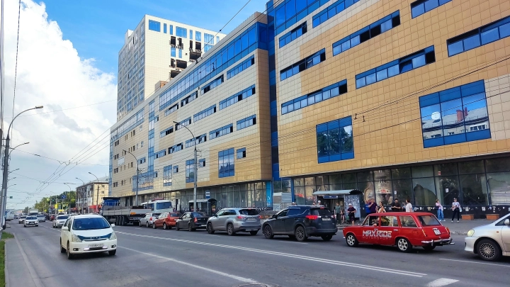 В Новосибирске третий раз попытались продать недостроенный ТЦ на площади Маркса
