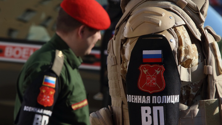 Маленький патруль из России развернул большую американскую колонну военных в Сирии