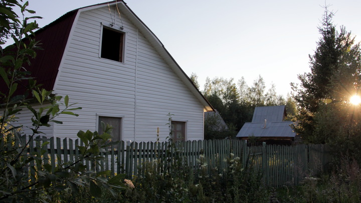 Братья-полицейские из Барабинска потушили загоревшийся жилой дом