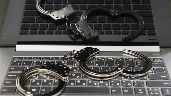 Стёр глумливые посты о теракте и попытался сбежать: Муж экс-директора Новой Голландии задержан