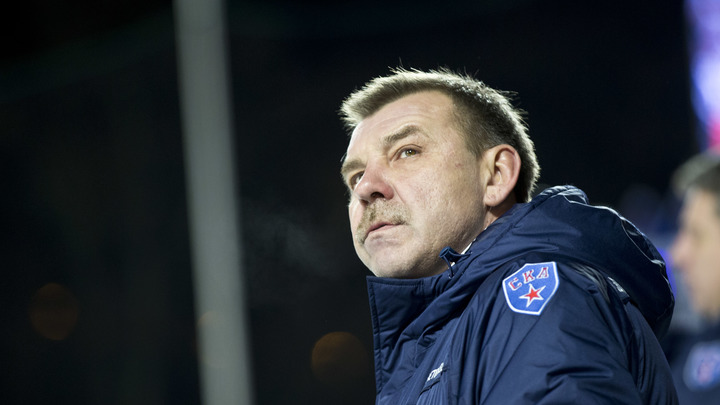 Один стул из двух. Олег Знарок оставил один из своих двух постов