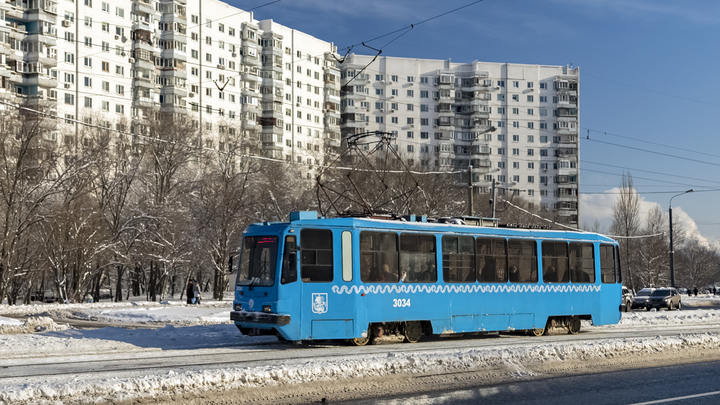 В Новосибирске на линию выпустили трамвай с символикой хоккейного клуба Сибирь