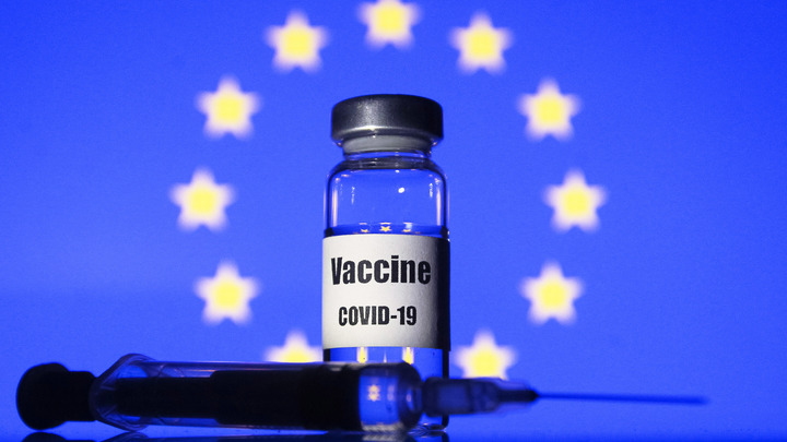 Что можно Будапешту, нельзя Брюсселю? Евросоюз открестился от русской вакцины