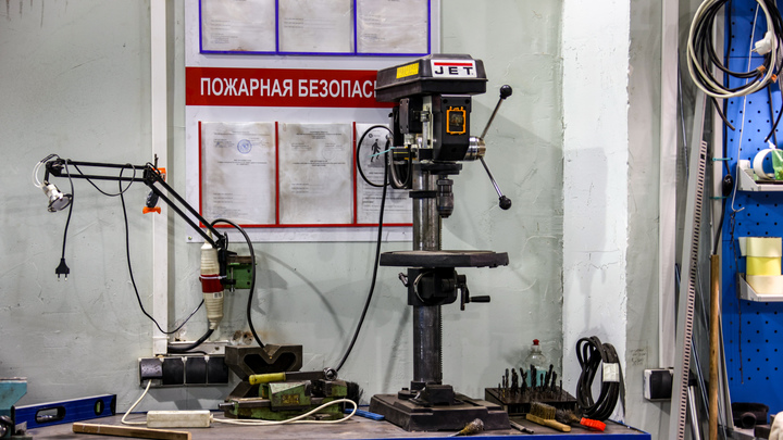 Учителя физики из школы Чехова уволили за обещание сломать ученику руку