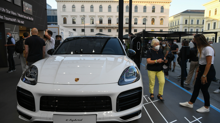 Туристы из Екатеринбурга на Porsche сломали старинный мост в Крыму, по которому ходил Чехов