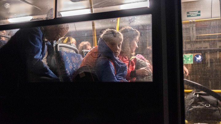 Бежавший из Купянска рассказал об очередях на границе с Россией