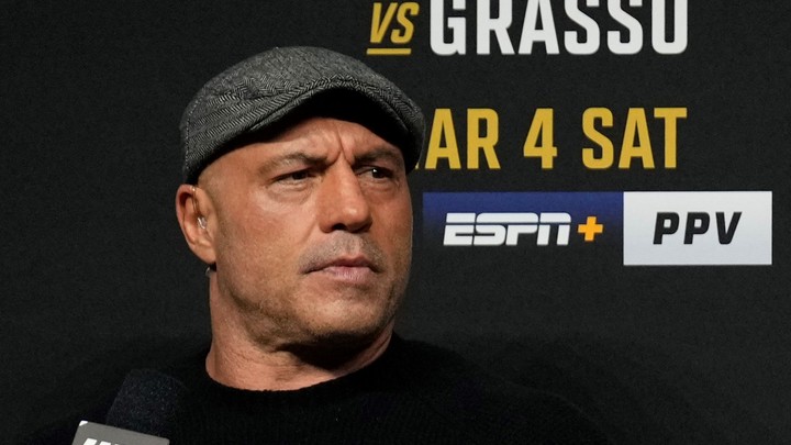 Американский подкастер назвал двоих поставивших США на грань войны с Россией. Вышло нецензурно