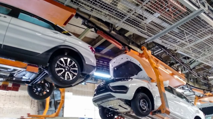 Мы непритязательны: Как чиновники отреагировали на предложение пересесть на отечественное авто