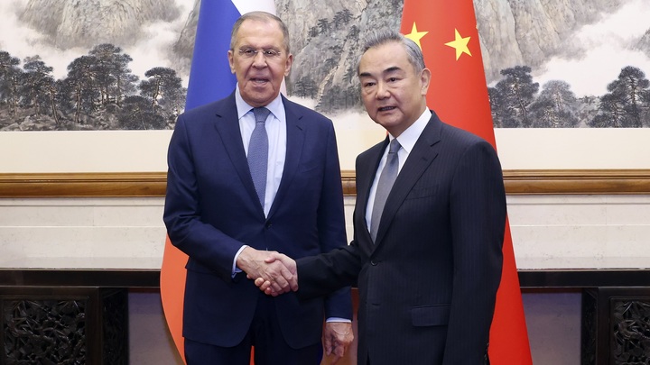 Западу - не безобразничать: Китай не будет мешать России, только поможет - Латышев