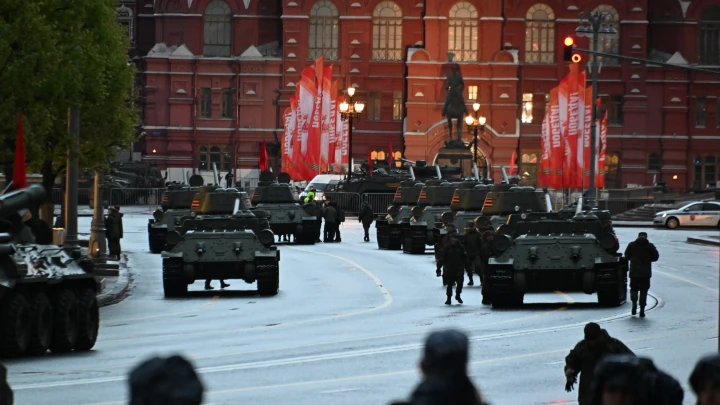 Политолог Блохин объяснил, зачем Киеву срывать парад Победы в Москве