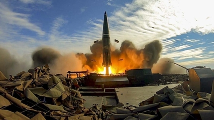 ВСУ обстреляли Токмак в Запорожской области кассетными боеприпасами – Кремль ответил