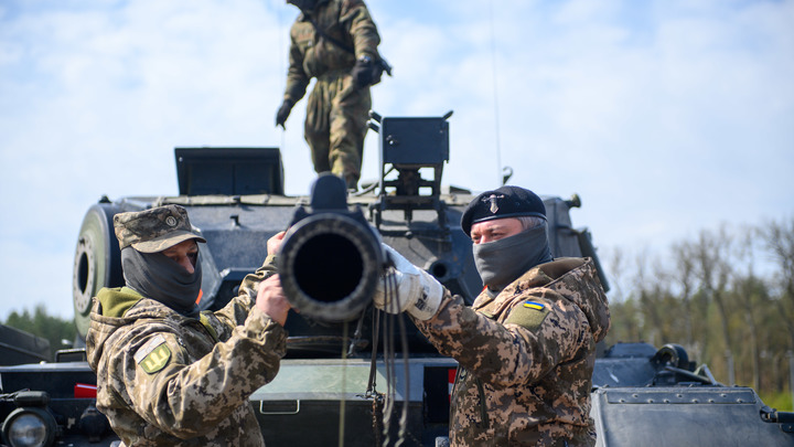 RusVesna показала немецкий танк Leopard, у которого после удара ВС России оторвало пушку