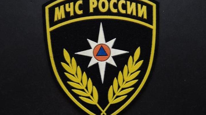 Рядом с НОВАТом: В центре Новосибирска сгорел Mercedes