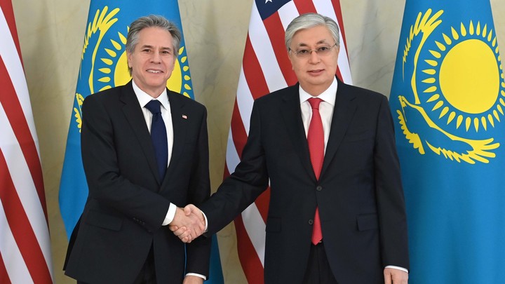 Эксперт Дудчак назвал Казахстан слугой США за публичную демонстрацию отсутствия суверенитета