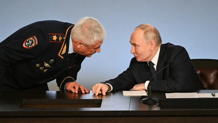 Коммерсант рассказал, как Владимир Путин съездил к полицейским на Житную, 16