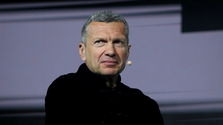 Кусок черни: Имя Соловьёва вывело беглого Покровского* из себя - в студии началось такое, что зрители вздрогнули