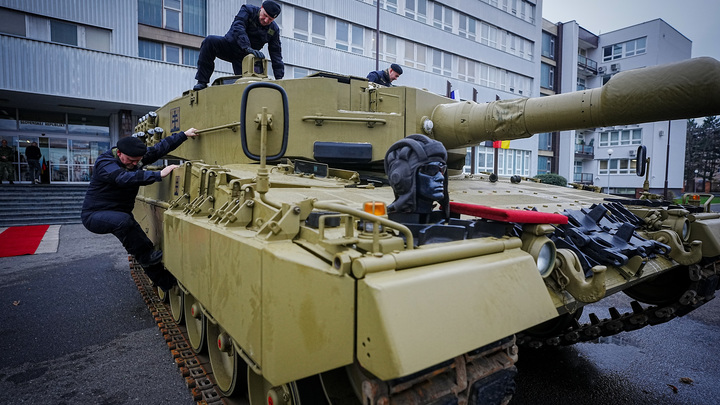 Поставки оружия Киеву приблизят третью мировую войну - немецкий политик