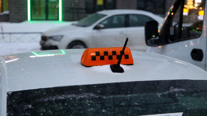 Газовый баллончик как ответ на критику: таксисту из Петербурга очень не понравились его пассажиры Газовый баллончик как ответ на критику: таксисту из Петербурга очень не понравились его пассажиры