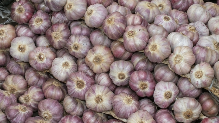 Как почистить чеснок за три секунды? Дарим простой лайфхак